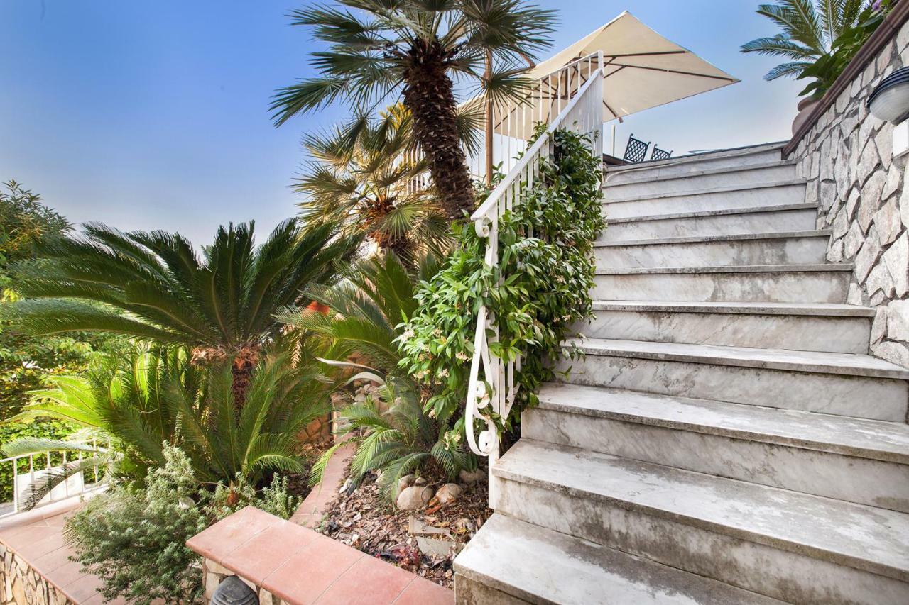 Amore Rentals - Casa Augusta A Sorrento Exterior photo
